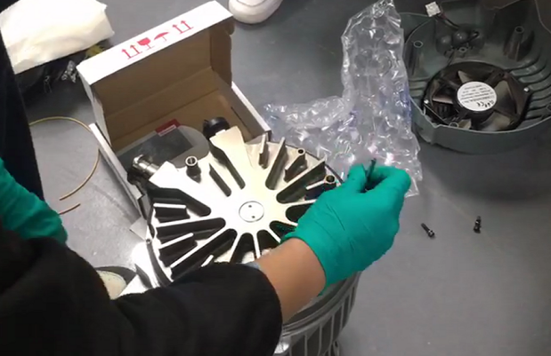 四顆螺栓用圓頭擰緊