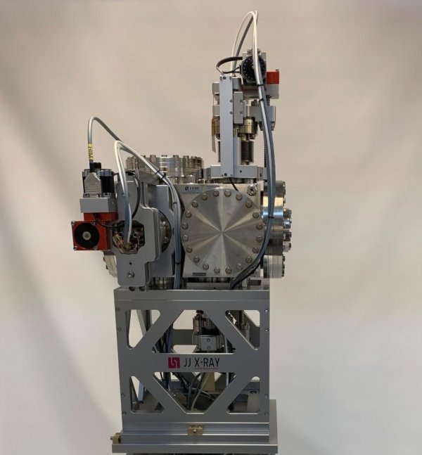 WHITE BEAM SLITS白色狹縫側視圖