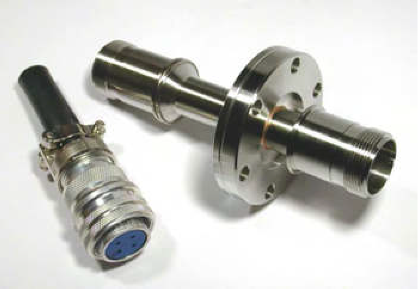 真空內(nèi)外兩側(cè)螺口式接頭